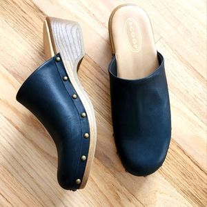 Adorable clogs, size 10, never worn